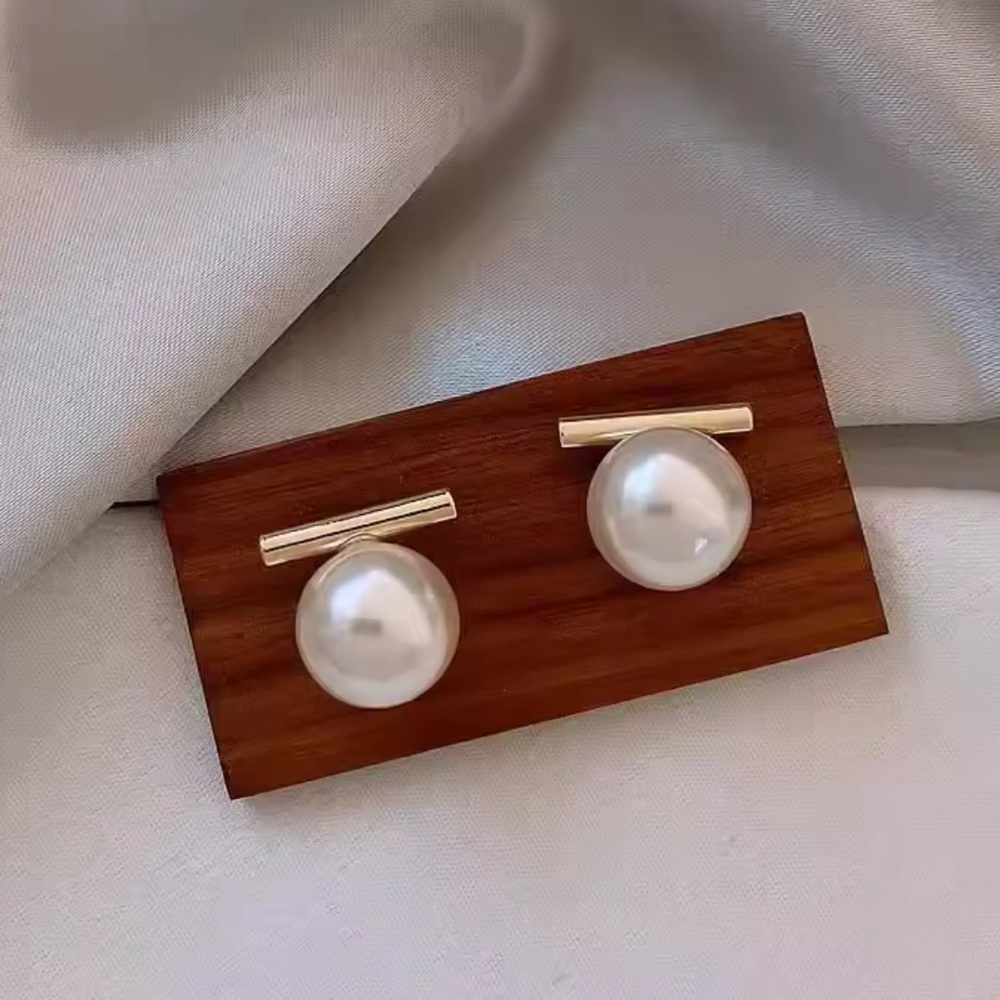 Vintage Pearl Stud Earrings — Classic Gold Tone